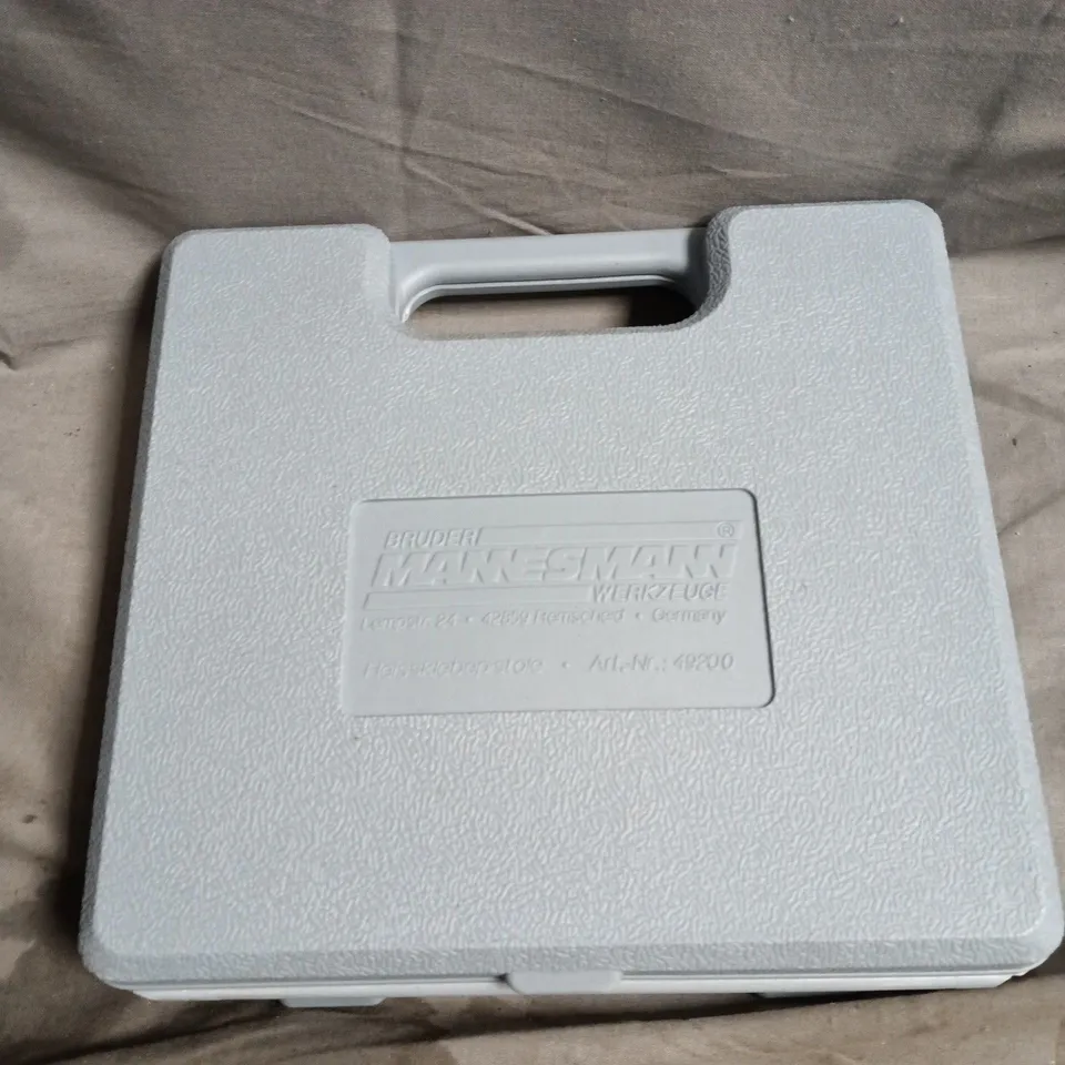 BRUDER MANNESMANN WERKZEUG HOT GLUE GUN SET IN CASE WITH 6 GLUE STICKS