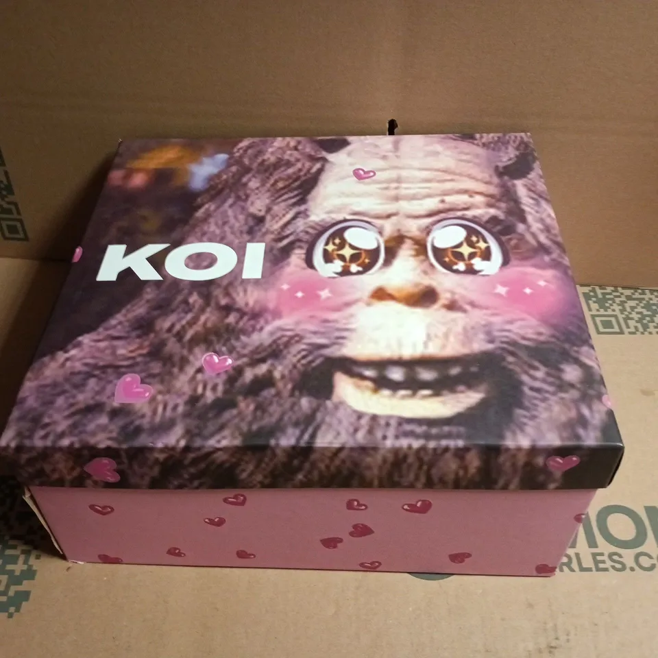 BOXED PAIR OF KOI KAWAII SASQUATCH FLUFFY SNOW BOOTS IN PINK SIZE UK 6