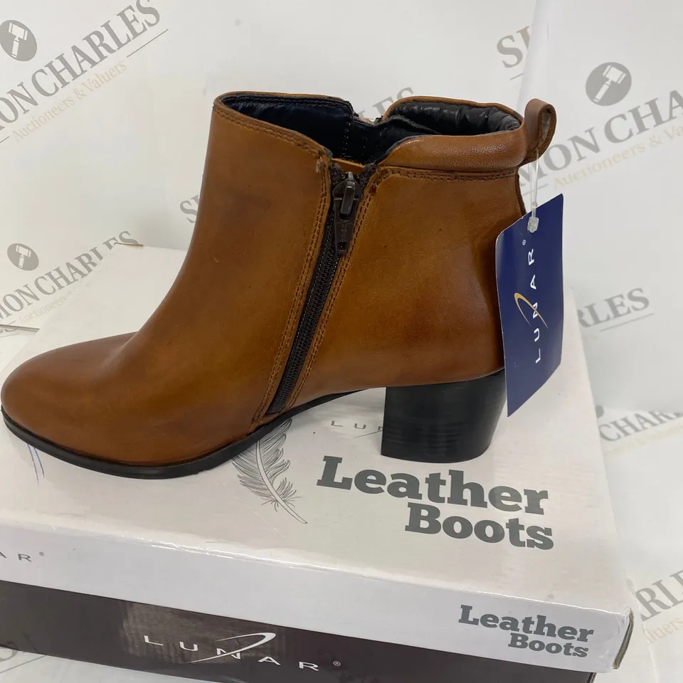 BOXED PAIR OF LUNAR LEATHER BOOTS SIZE 38