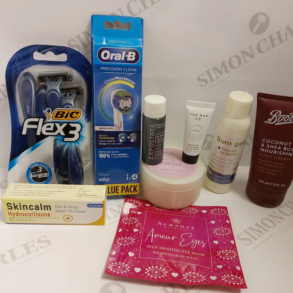 BOX OF APPROX 20 COSMETIC ITEMS TO INCLUDE SANCTUARY SPA BOUNCE BACK BODY BUTTER, BIC FLEX 3 RAZORS, ORAL-B REPLACEMENT HEAD