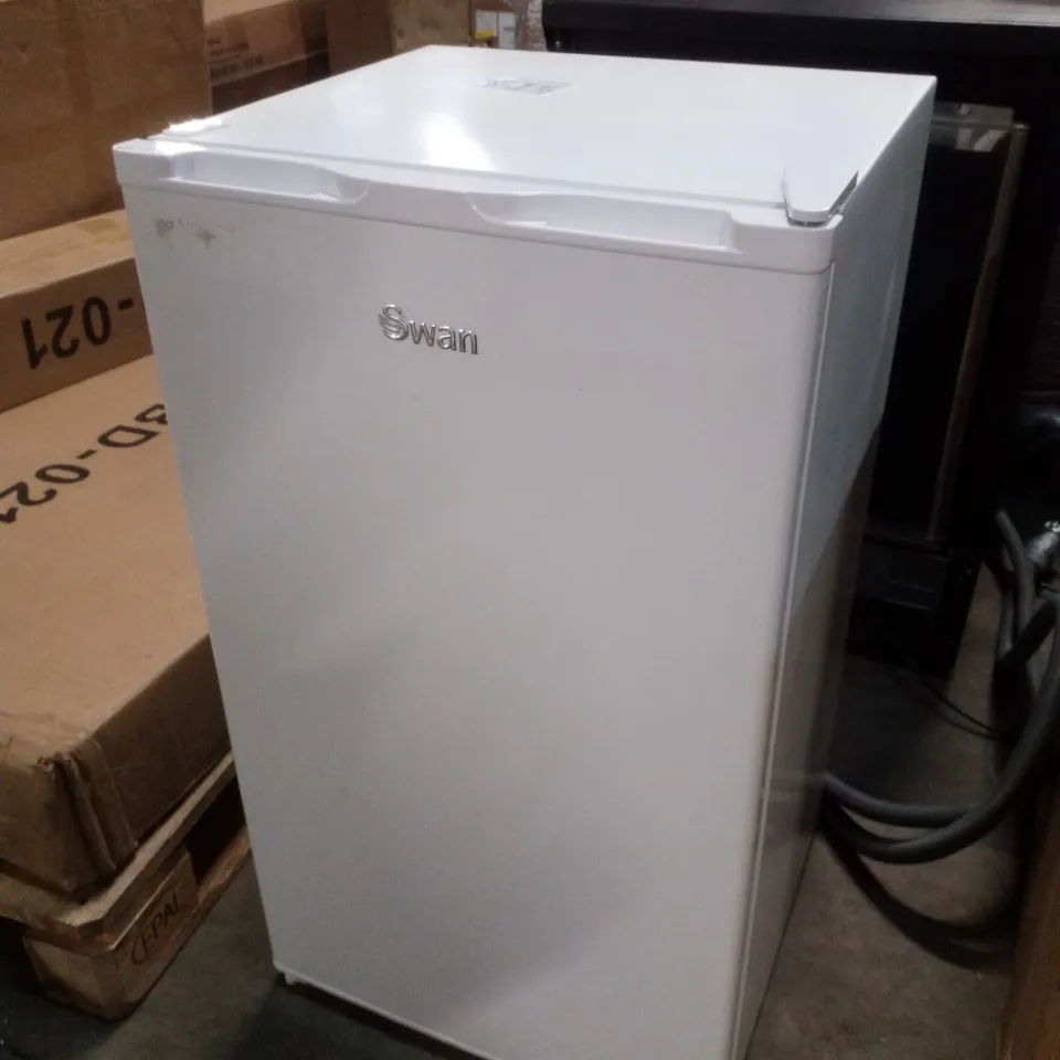 SWAN SR156140W 47CM UNDER COUNTER LARDER FRIDGE - WHITE