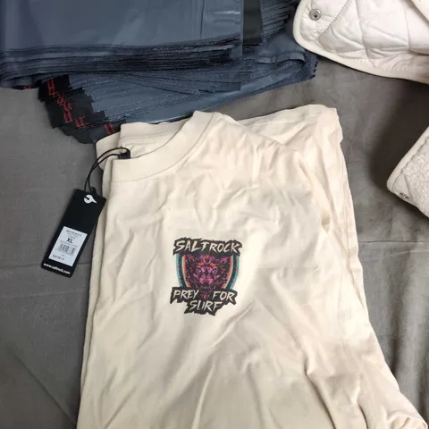 BOX OF APPROXIMATELY 20 ASSORTED ITEMS TO INCLUDE: SALTROCK SHIRT AND NEW LOOK FLUFFY GILLET 