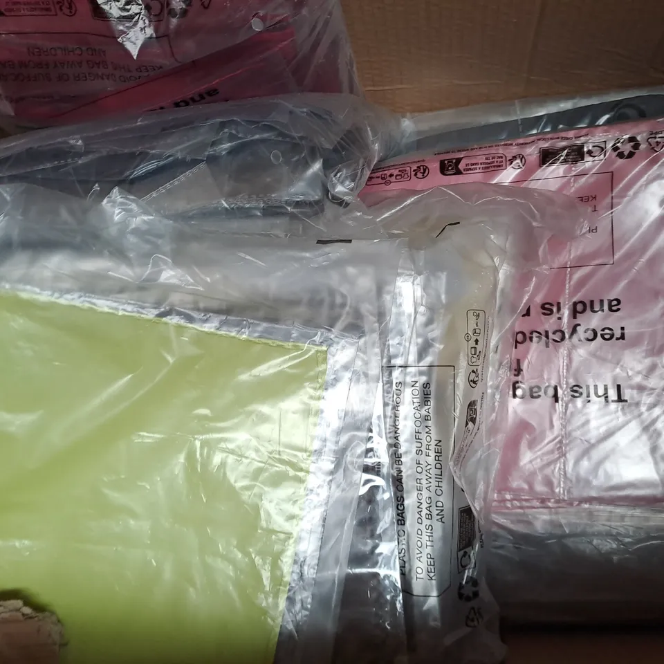 BOX OF APPROXIMATELY 15 ASSORTED UNBRANDED HANKIES IN VARIOUS COLOURS - COLLECTION ONLY