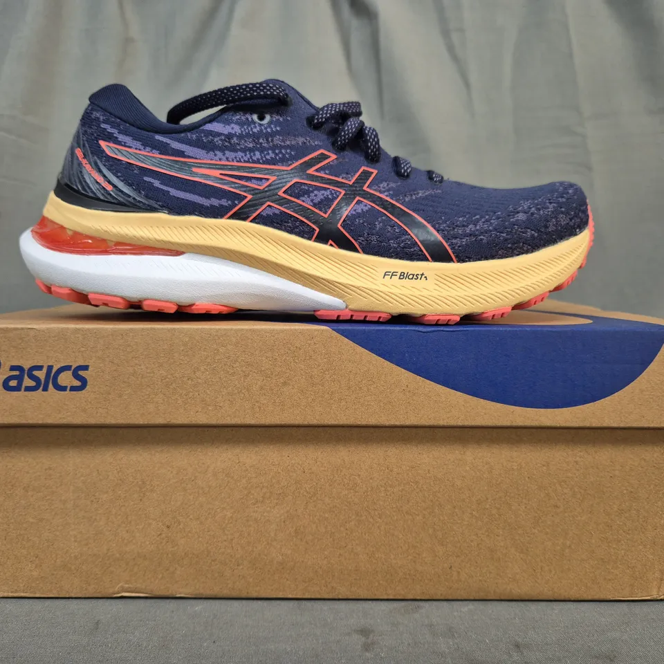 BOXED PAIR OF ASICS GEN-KAYANO 29 SHOES IN MIDNIGHT/PAPAYA UK SIZE 5