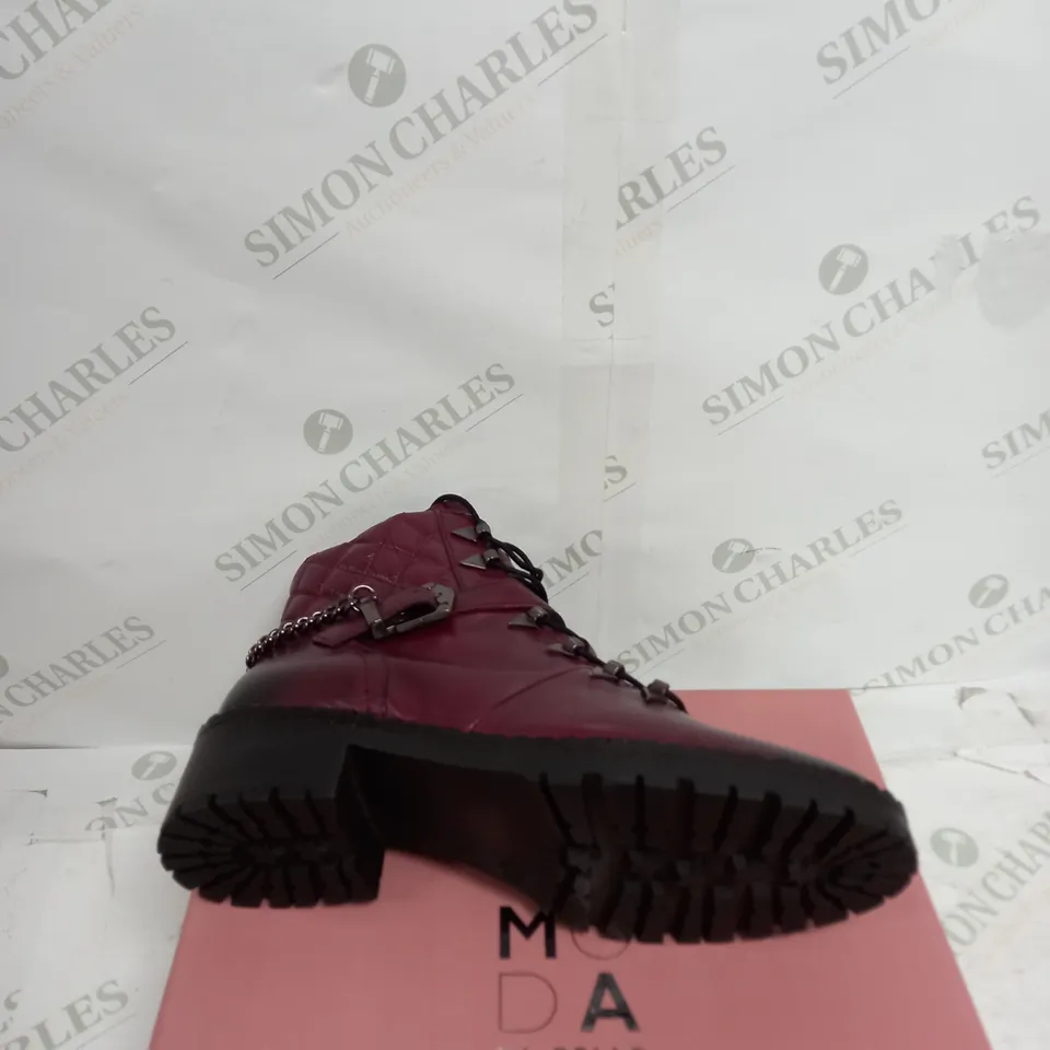 BOXED MODA IN PELLE ARANIE BURGUNDY LEATHER QUILTED CHAIN LACED HIKER BOOT SIZE 7 