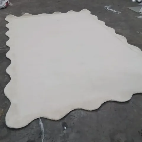 QUALITY DESIGNER AREA RUG - APPROXIMATELY 290X200CM
