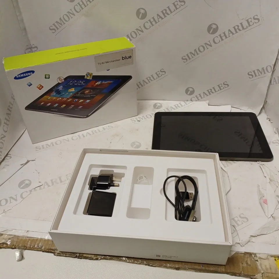 SAMSUNG BOXED TABLET MODEL GT-P7500 WITH ACCESSORIES 