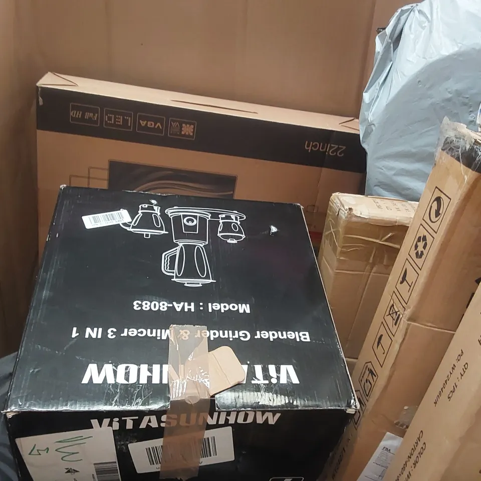 PALLET OF ASSORTED ITEMS INCLUDING: MICROWAVE OVEN, BLENDER, MONITOR, DANCE MAT, TOILET SEATS, UMBRELLAS ECT