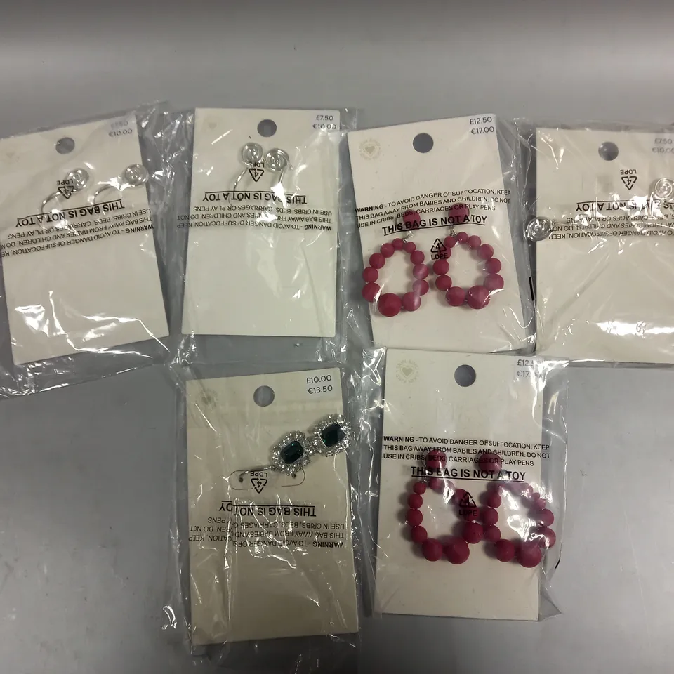 APPROXIMATELY 20 ASSORTED M&S JEWELLERY PRODUCTS IN VARIOUS DESIGNS