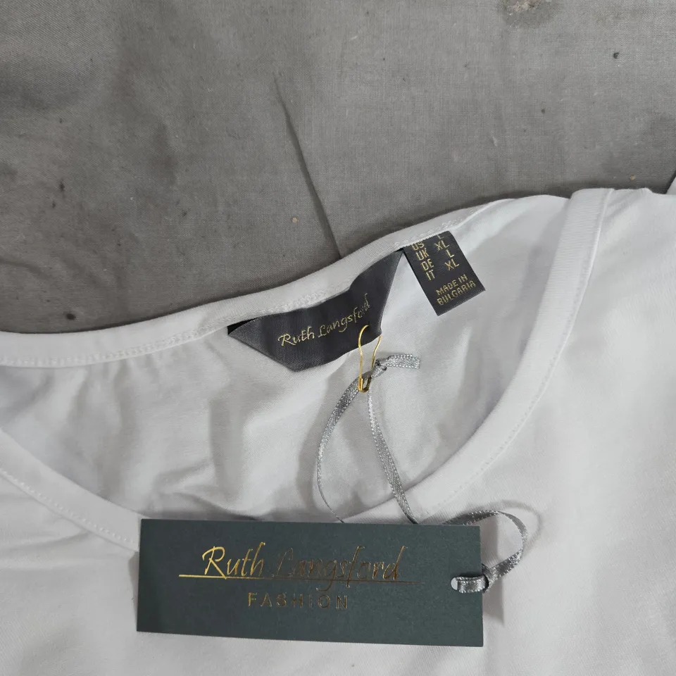 RUTH LANGSFORD FASHION T-SHIRT – C'EST LA VIE PRINT, WHITE, UK XL