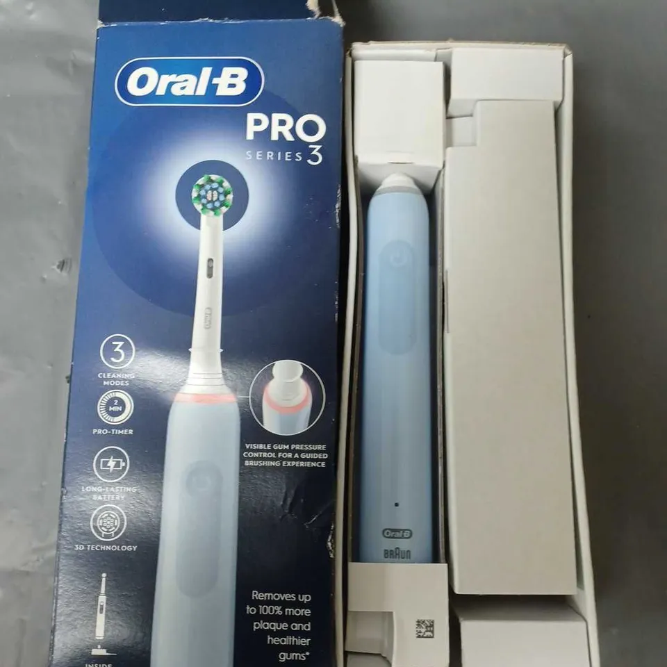 ORAL-B PRO SERIES 3 TOOTHBRUSH