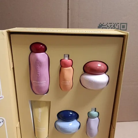 GLOWERY X BY SEPHORA GIFT BOX