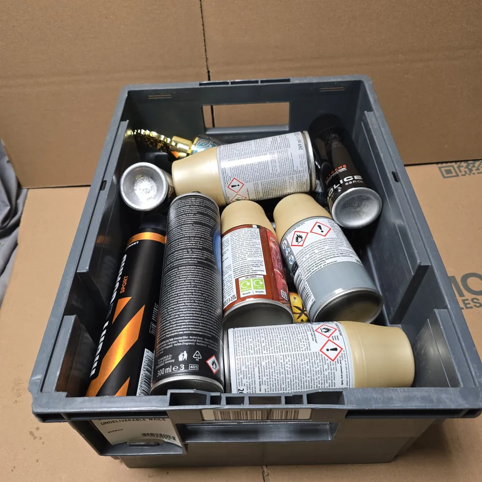 TOTE OF APPROXIMATELY 18 ASSORTED AEROSOL PRODUCTS TO INCLUDE GLADE, SYOSS 3 IN 1 HAIR SPRAY, RIGHT GUARD, POLICE ETC