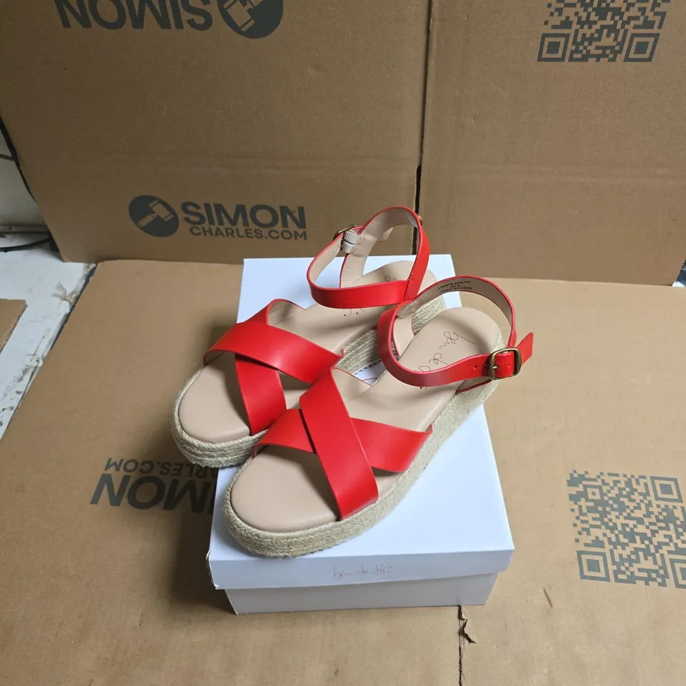 BEN DI LISI RED CROSS-STRAP ESPADRILLE WEDGE SANDALS – UK 6 – WOMEN'S FOOTWEAR