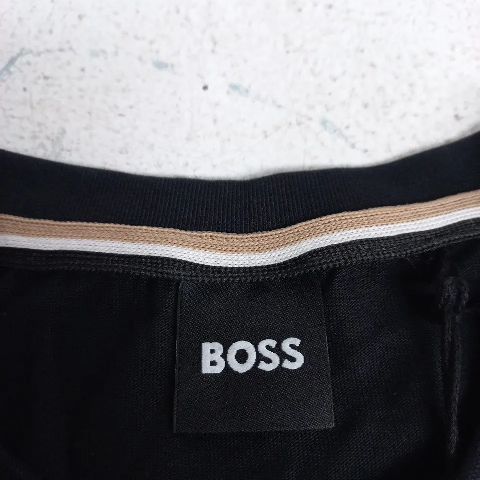 HUGO BOSS BLACK T-SHIRT – MEN'S, STRIPED NECKLINE, WITH TAGS SIZE M