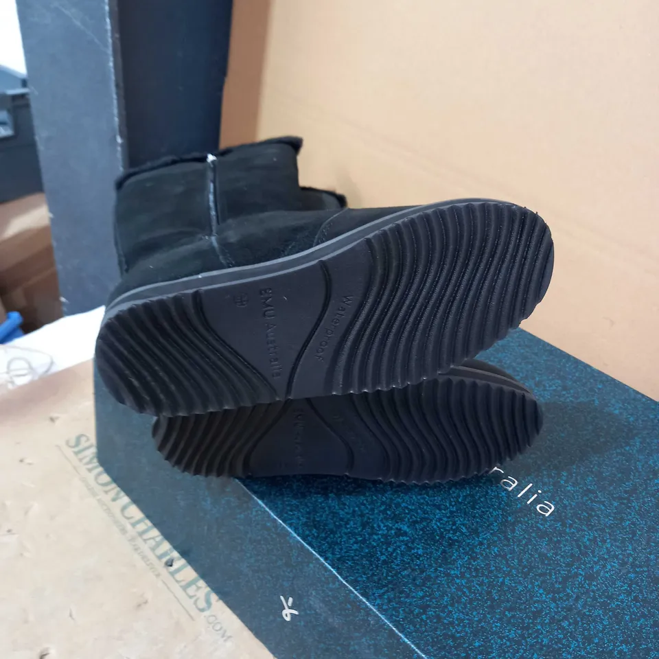 BOXED PAIR OF EMU AUSTRALIA BOOTS - SIZE W6