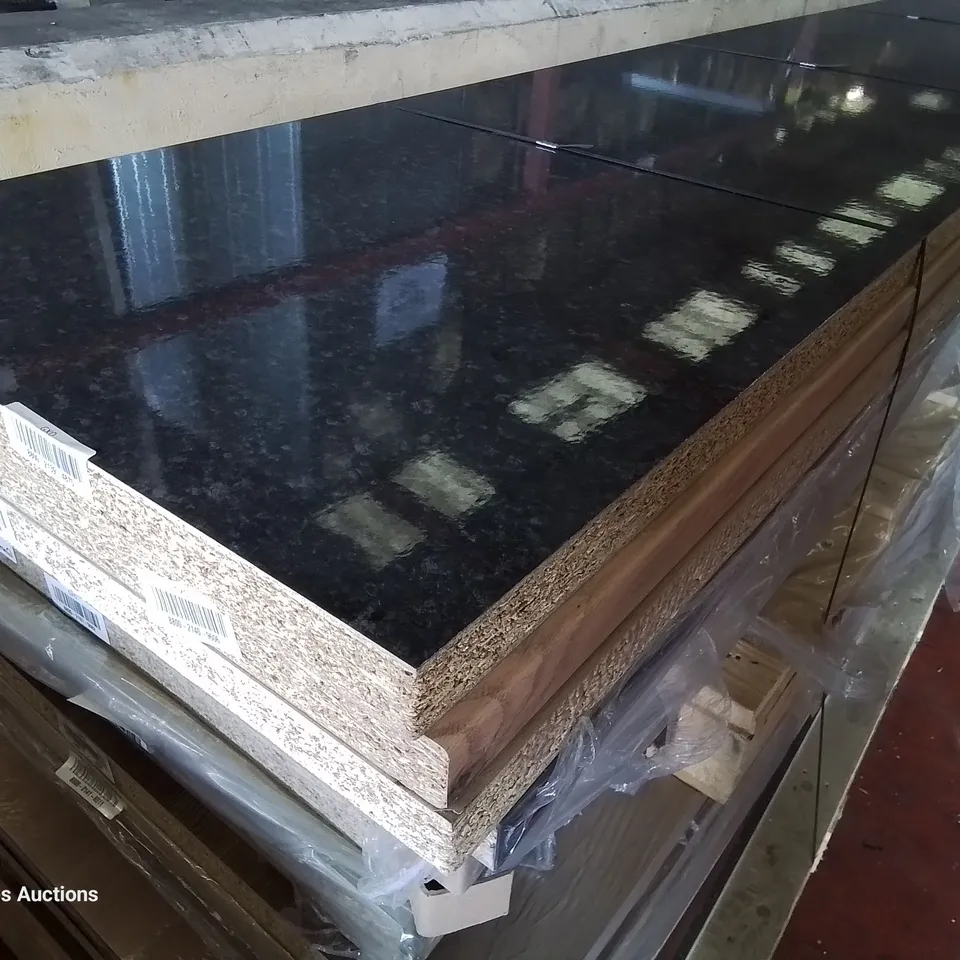 PALLET OF APPROXIMATELY 10 LAMINATE 3M WORKTOPS