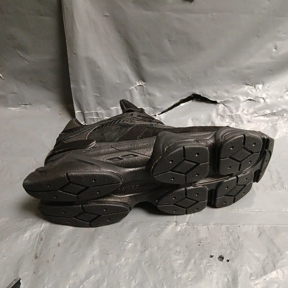 NEW BALANCE ABSORB TRAINERS IN BLACK - 6
