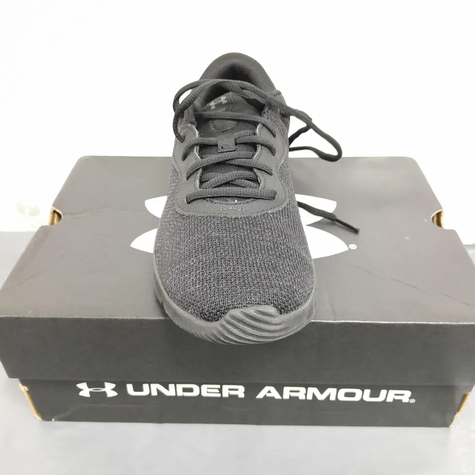 BOXED PAIR OF UNDER ARMOUR W MOJO 2 SHOES IN BLACK UK SIZE 5