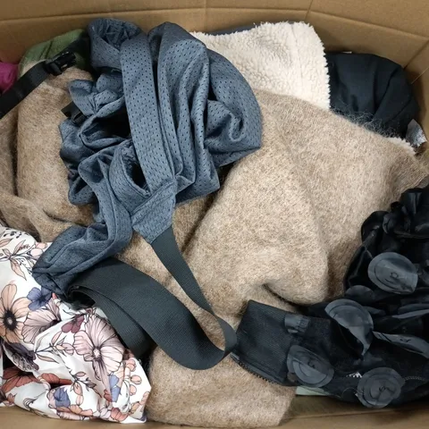 APPROXIMATELY 20 ASSORTED CLOTHING ITEMS IN VARIOUS SIZES, STYLES & COLOURS TO INCLUDE BRANDS SUCH AS NIKE, H&M, ZARA, ETC - COLLECTION ONLY