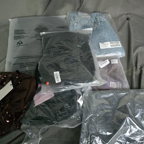 APPROXIMATELY 35 ASSORTED CLOTHING ITEMS IN VARIOUS SIZES, STYLES & COLOURS TO INCLUDE BRANDS SUCH AS BERSHKA, PULL & BEAR, CURLADY, ETC - COLLECTION ONLY