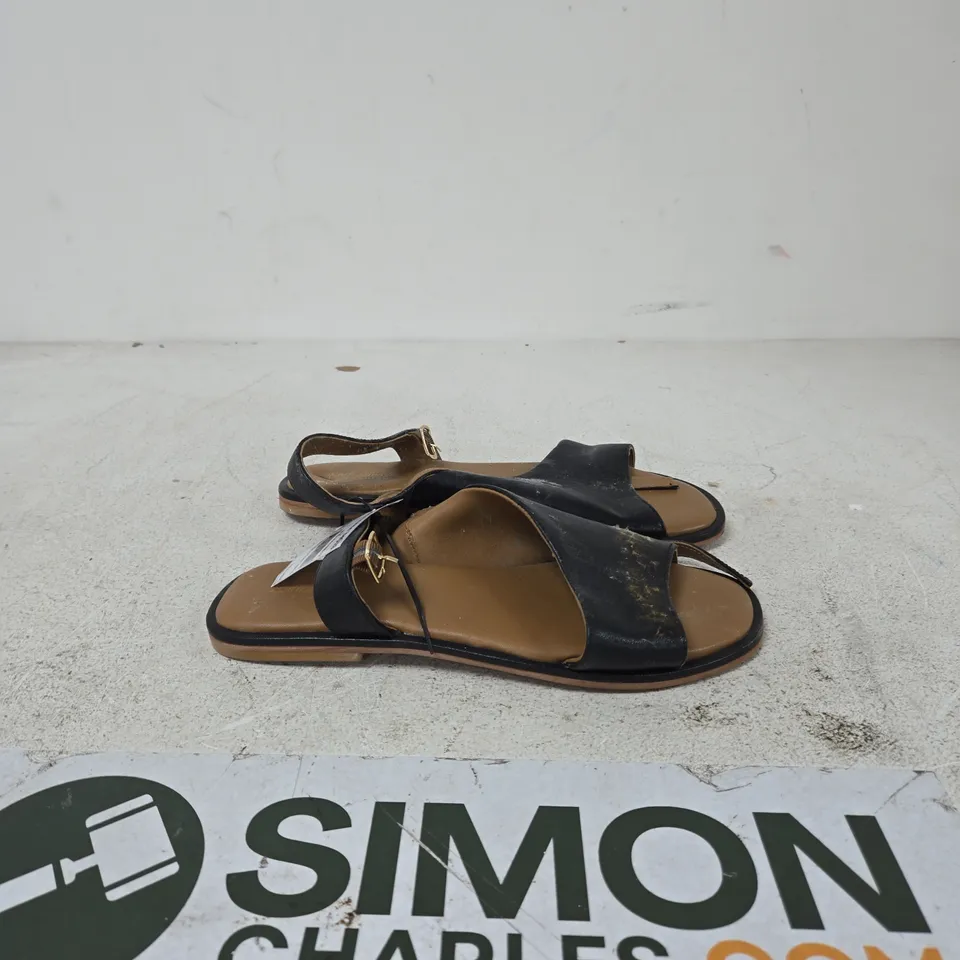 RUTH LANGFORD WOMEN'S BLACK LEATHER SANDALS WITH BUCKLE – PAIR EU SIZE 40