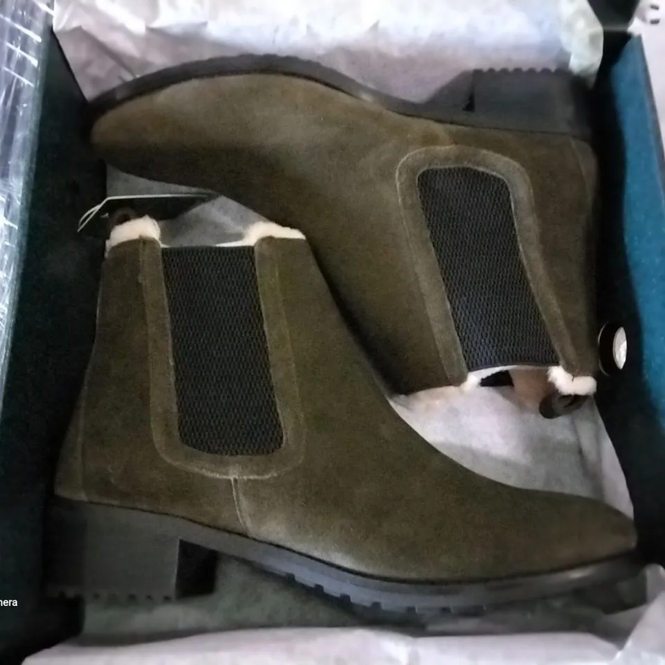 PALLET OF APPROXIMATELY 69 EMU AUSTRALIA ELIN SUEDE ANK BOOT - SIZE 9