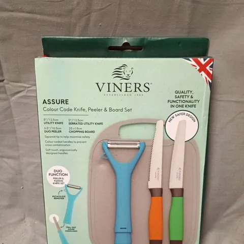 VINERS ASSURE COLOUR CODE KNIFE, PEELER & BOARD SET