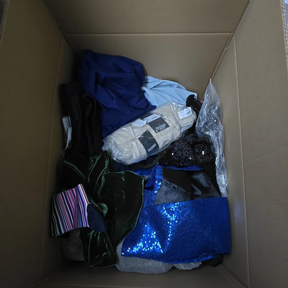 BOX OF APPROXIMATELY 25 CLOTHING ITEMS INCLUDING:BLACK AND BLUE STAR JUMPER, BROWN AND CREAM FUR COAT AND WHITE PUFFER