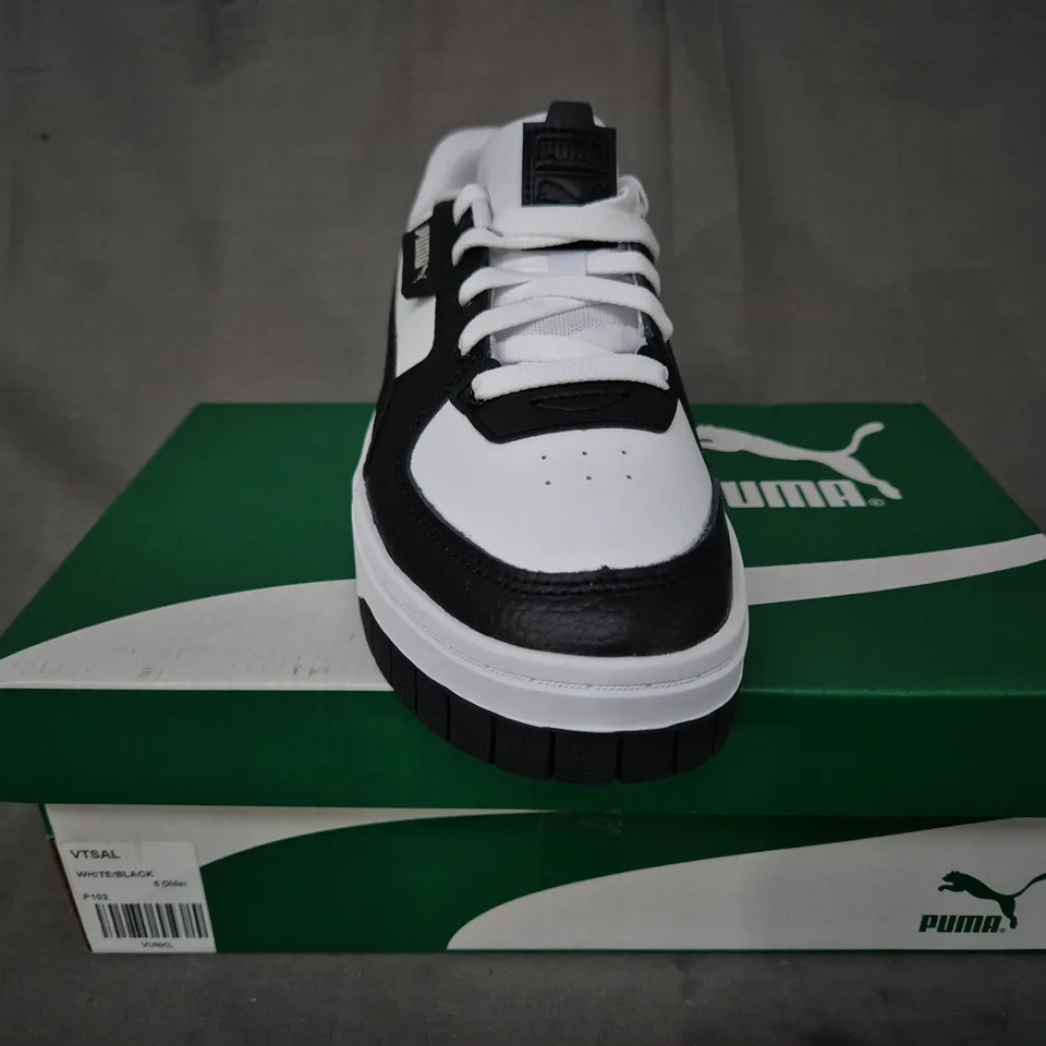 BOXED PAIR OF PUMA CALI DREAM LTH JR SHOES IN WHITE/BLACK UK SIZE 5