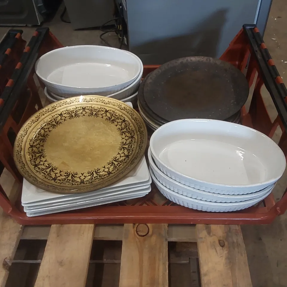 TOTE TO CONTAIN RESTAURANT PLATES AND DISHES