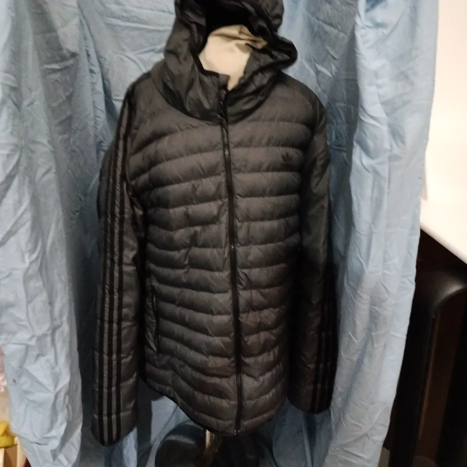 ADIDAS PUFFER JACKET WITH THREE STRIPES IN GREY UK 2XL