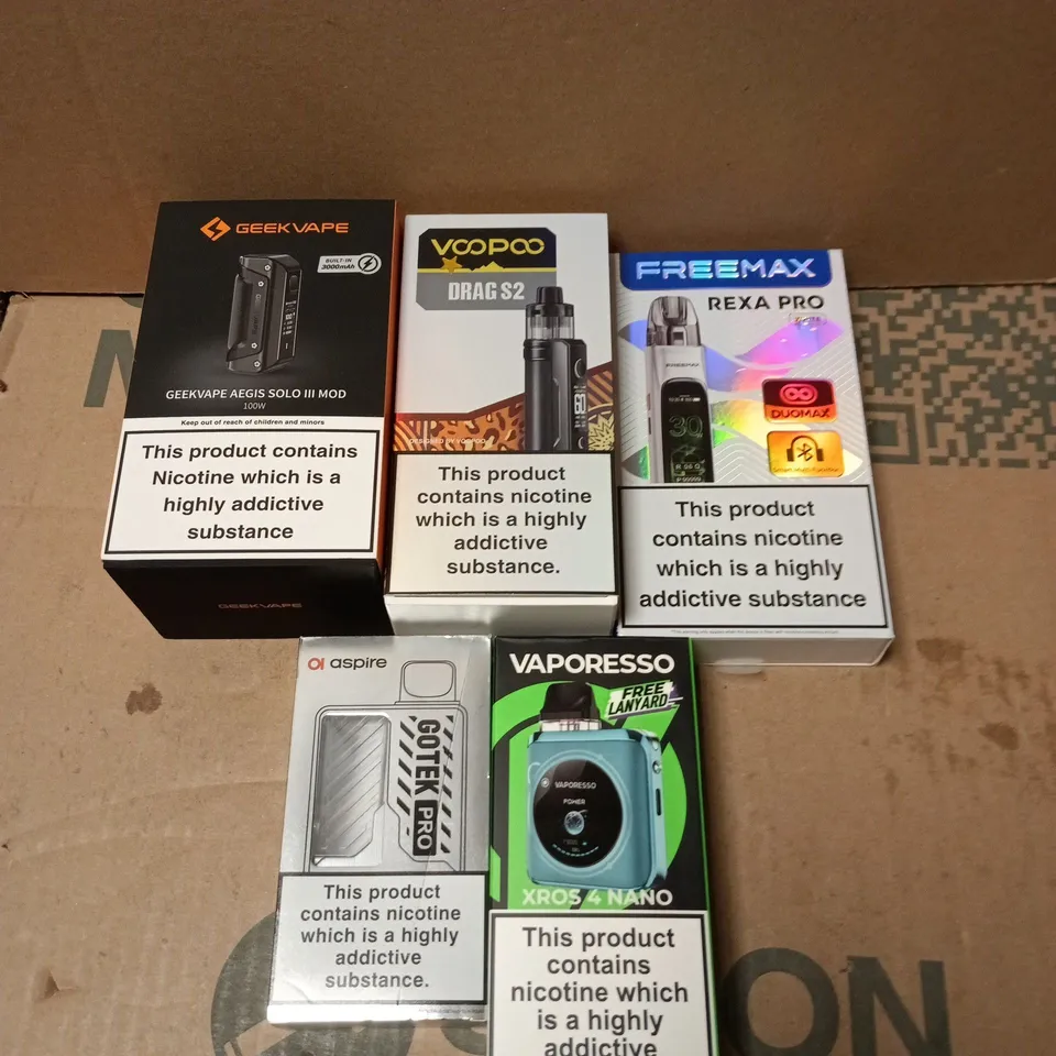 APPROXIMATELY 15 ASSORTED E-CIGARETTE PRODUCTS TO INCLUDE - VOOPOO, FREEMAX, GEEKVAPE ETC 