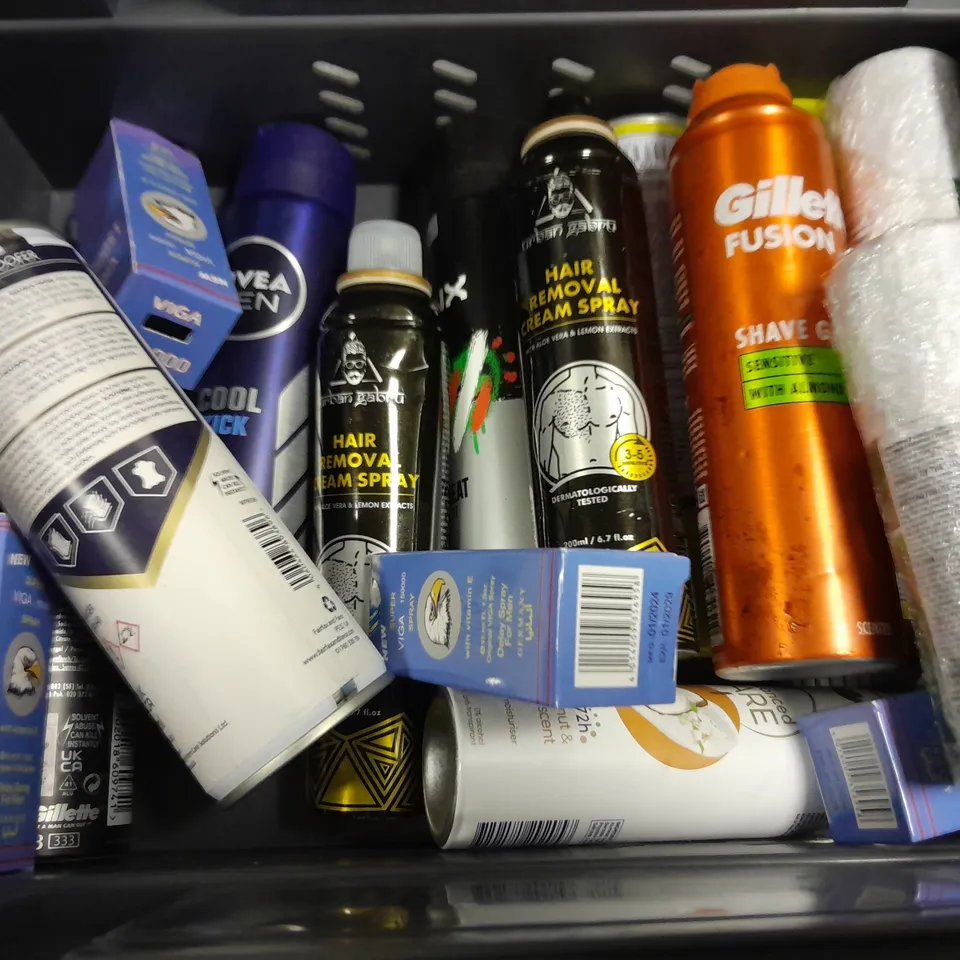 APPROXIMATELY 12 ASSORTED AEROSOLS TO INCLUDE - ,LYNX AFRICA , RITUALS MOUSSE DE DOUCHE ETC