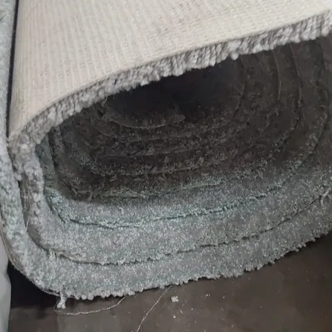 ROLL OF QUALITY FREEDOM XTRA FOG CARPET APPROXIMATELY 5M Γ 4.8M