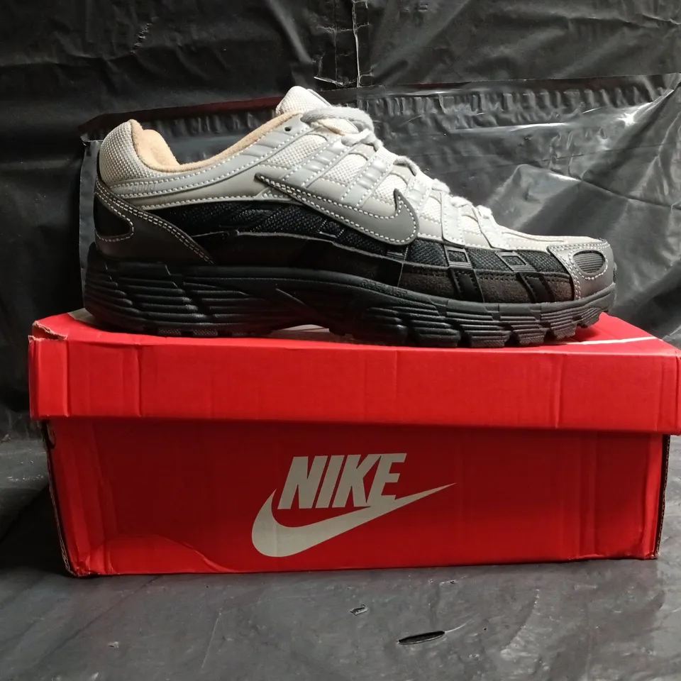 BOXED PAIR OF NIKE P-6000 TRAINERS IN GREY SIZE UK 8.5