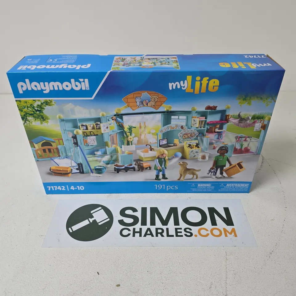 BOXED PLAYMOBIL MYLIFE 71742 SET