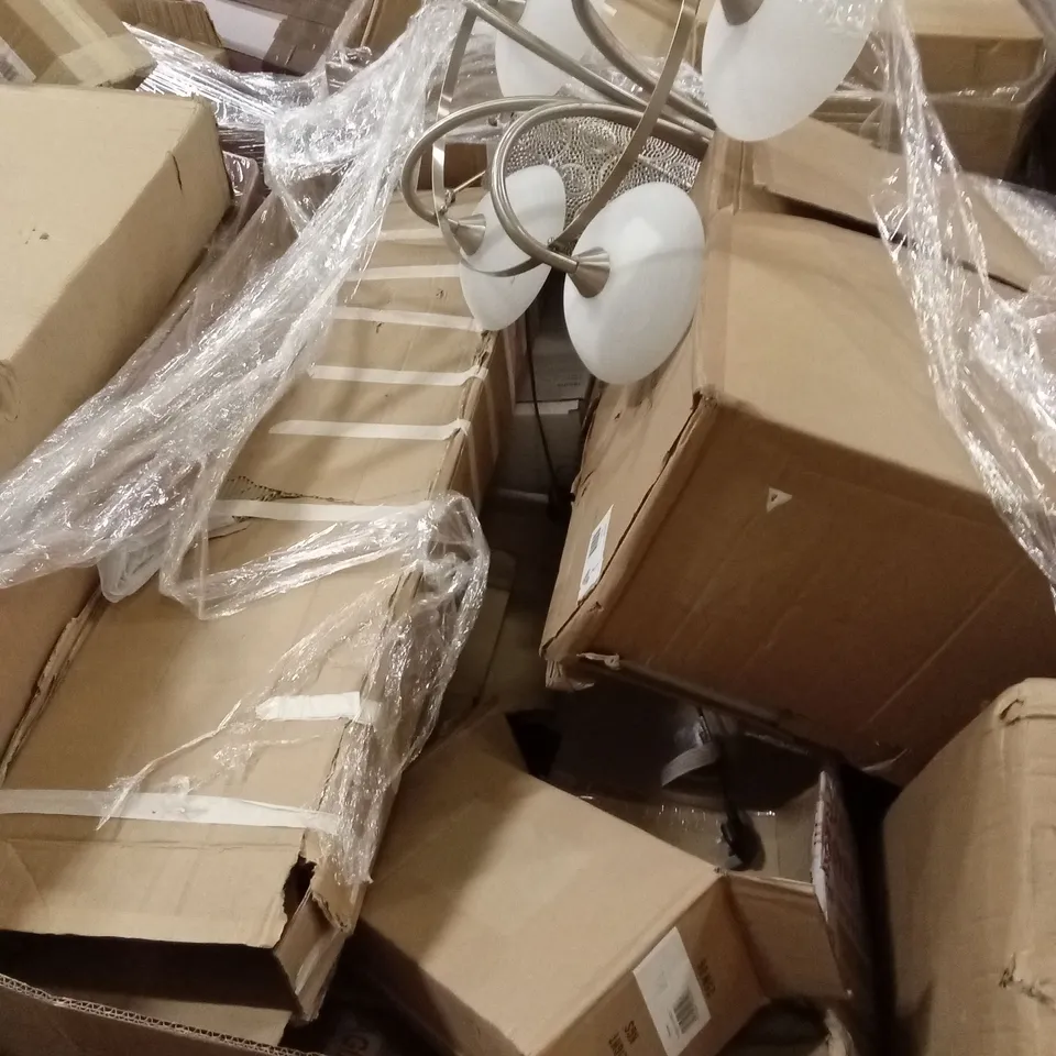 PALLET TO CONTAIN A LARGE QUANTITY OF DESIGNER HOME LIGHTING GOODS AND PRODUCTS 
