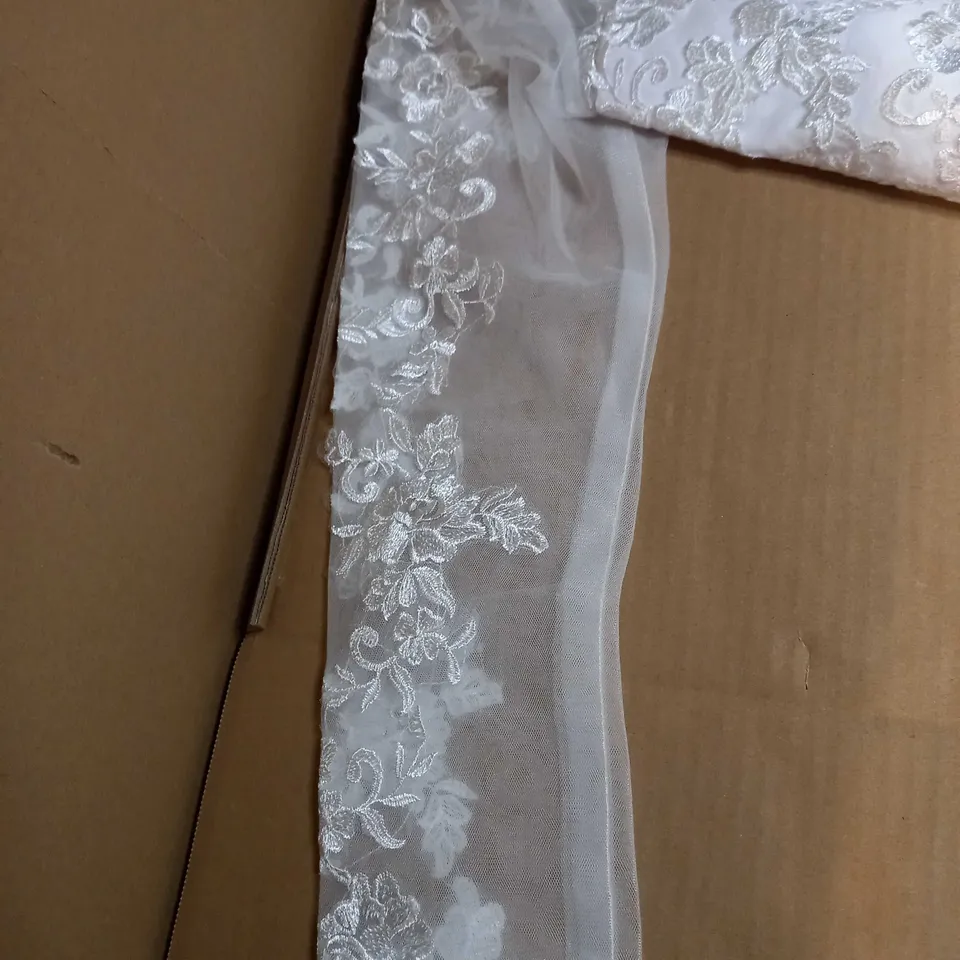 DESIGNER WHITE/LACE DETAILED WEDDING DRESS