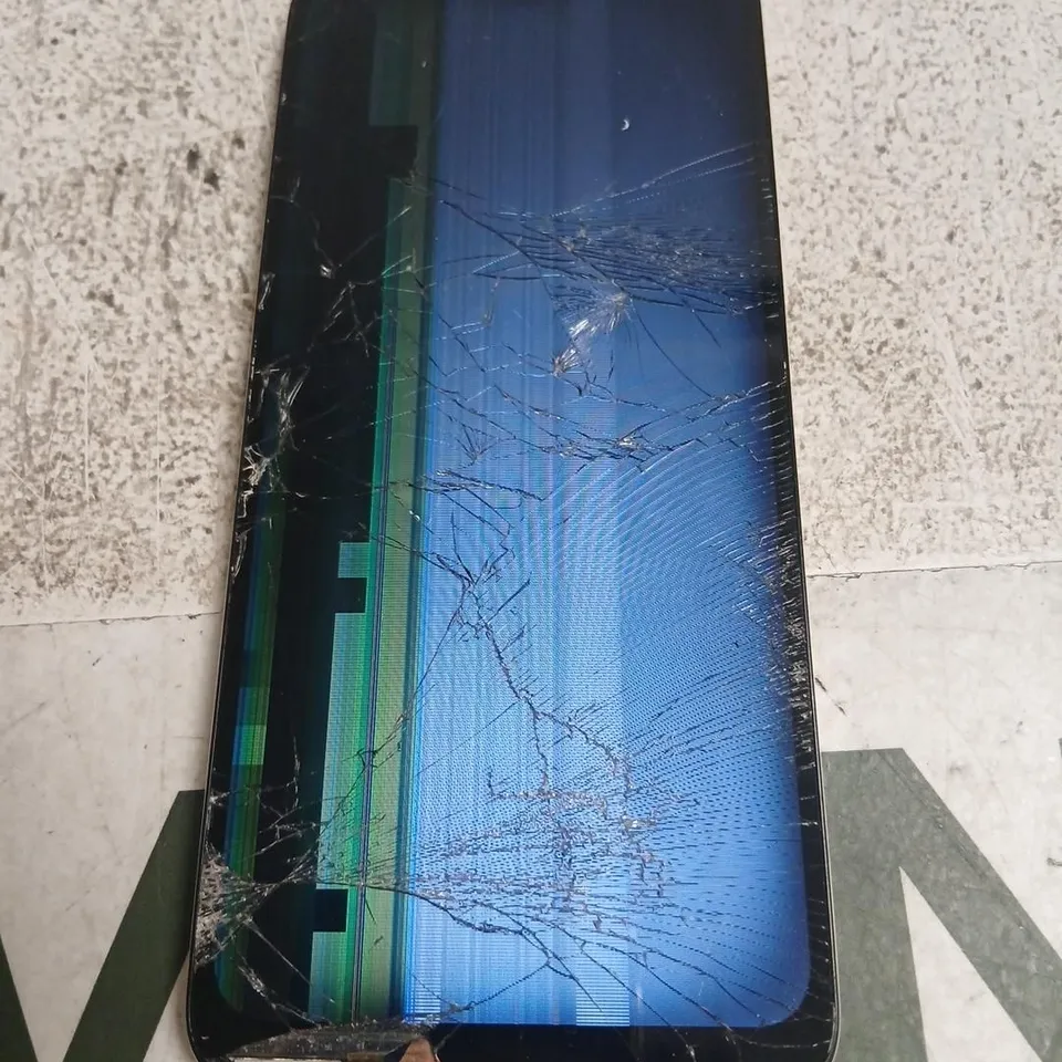 MOTOROLA SMARTPHONE – CRACKED SCREEN