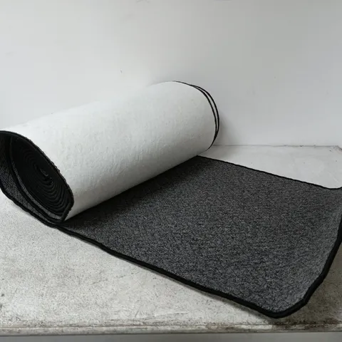 LARGE GREY RUNNER RUG SIZE UNSPECIFIED