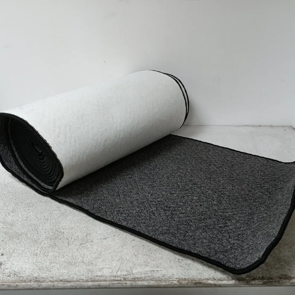 LARGE GREY RUNNER RUG SIZE UNSPECIFIED