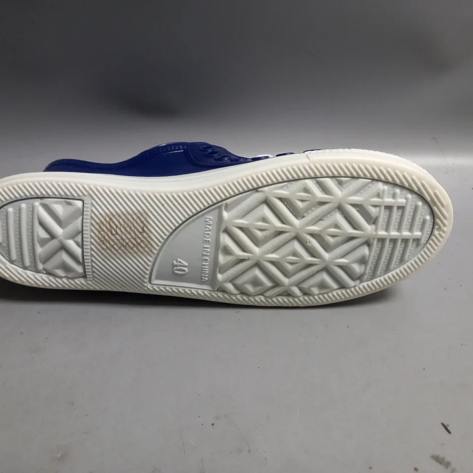 BOXED LOT OF APPROX. 12 PAIRS OF BLACK AND BLUE PVC TRAINERS. VARIOUS SIZES