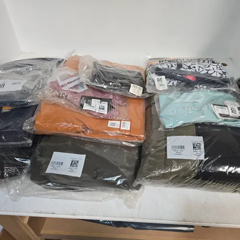 LOT OF APPROXIMATELY 18 ASSORTED BRAND NEW REGATTA AND DARE2BE CLOTHING ITEMS