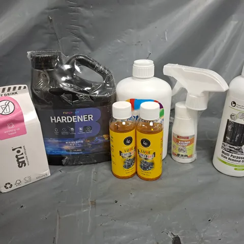 APPROXIMATELY 15 ASSORTED LIQUIDS TO INCLUDE HARDENER, STAIN REMOVAL SPRAY, WASHING UP LIQUID, ETC - COLLECTION ONLY