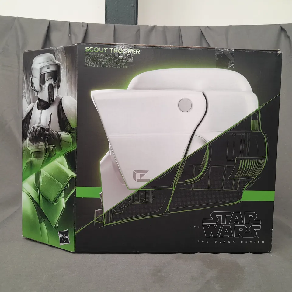 BOXED STAR WARE THE BLACK SERIES SCOUT TROOPER PREMIUM ELECTRONIC HELMET