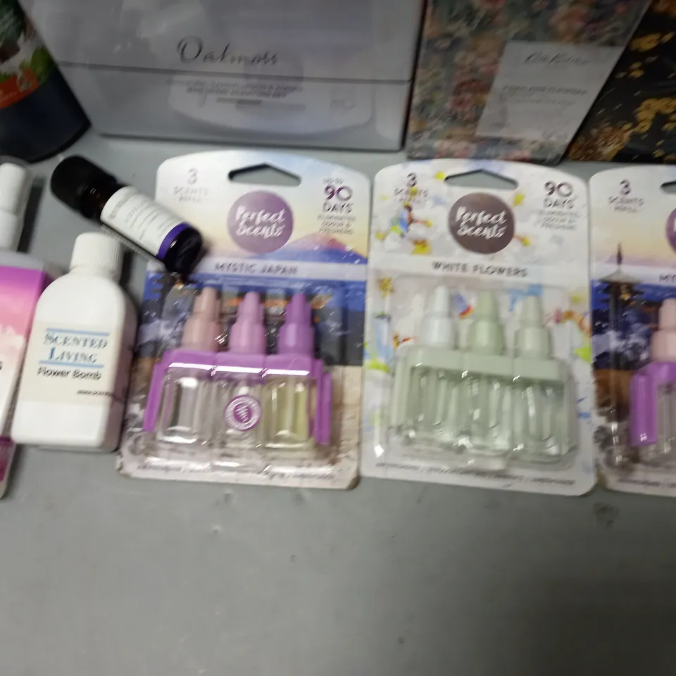 LOT OF APPROXIMATELY 15 ASSORTED HOUSEHOLD ITEMS TO INCLUDE WHITE COMPANY HOME SCENTING SET, SLUG DETERANT AND SCENT REFILLS
