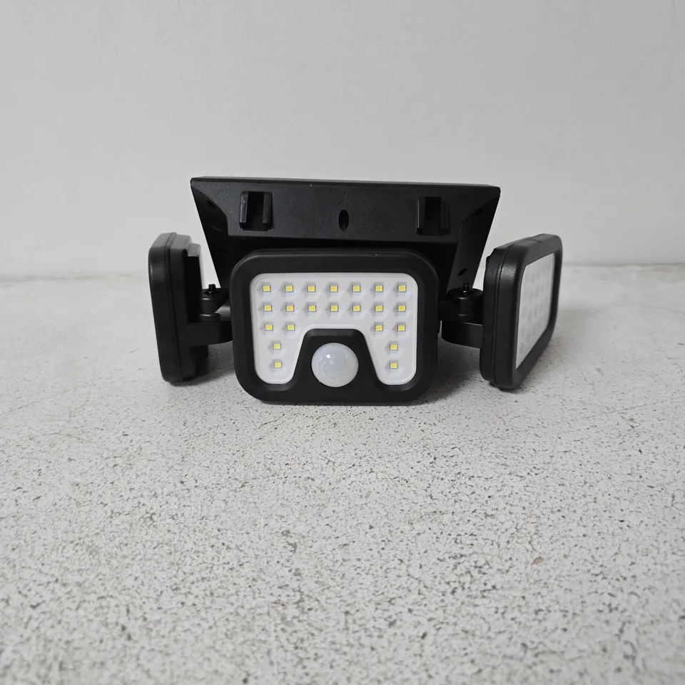 SOLAR POWERED OUTDOOR LED LIGHT – TRI HEAD WITH MOTION SENSOR