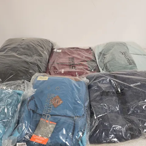APPROXIMATELY 30 ASSORTED BRAND NEW REGATTA CLOTHING ITEMS IN VARIOUS SIZES, STYLES & COLOURS