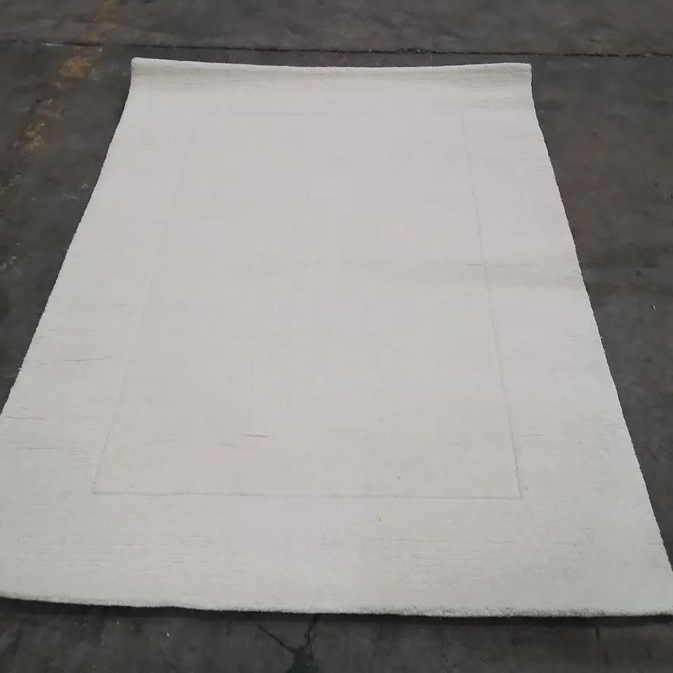 QUALITY DESIGNER AREA RUG - APPROXIMATELY 170X120CM